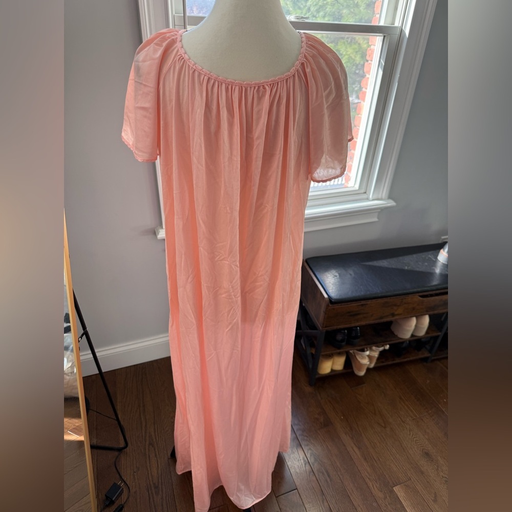 Avian Vintage  Peach Lace-Trim Short Sleeve Nightgown - Picture 6 of 8